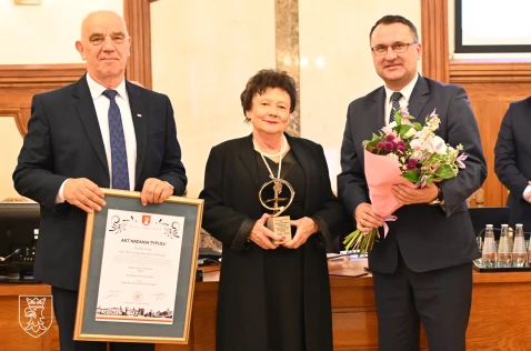 Od lewej: przewodniczący Rady Powiatu Piotr Goraj, Renata Godyń Swędzioł oraz starosta Wojciech Pałka