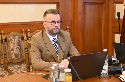 LXI sesja Rady Powiatu w Krakowie - radny Konrad Szymacha