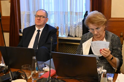 LXI sesja Rady Powiatu w Krakowie - radni: Paweł Kolasa i Janina Grela