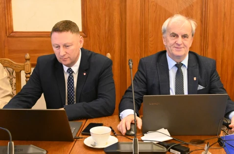 LXI sesja Rady Powiatu w Krakowie - radni: Rafał Szczypczyk i Krzysztof Gębala