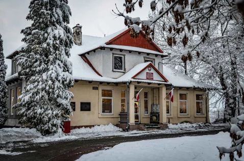 „Herbatka u Dziedziczek” – Fascynująca Podróż w Czasie w Stręgoborzycach!