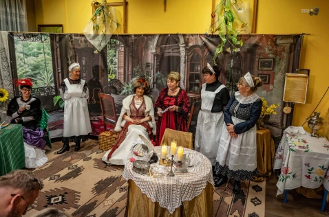 „Herbatka u Dziedziczek” – Fascynująca Podróż w Czasie w Stręgoborzycach!