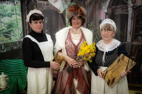 „Herbatka u Dziedziczek” – Fascynująca Podróż w Czasie w Stręgoborzycach!