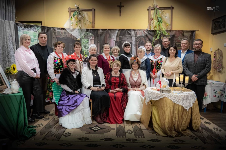 „Herbatka u Dziedziczek” – Fascynująca Podróż w Czasie w Stręgoborzycach!