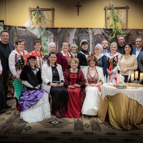 „Herbatka u Dziedziczek” – Fascynująca Podróż w Czasie w Stręgoborzycach!