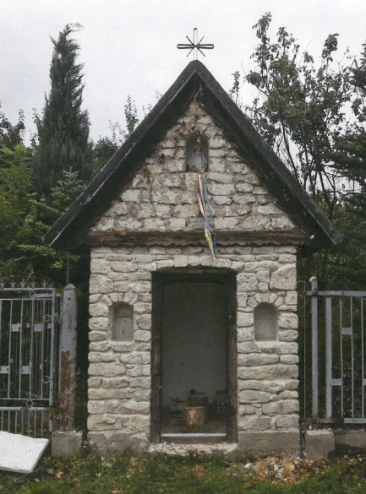 Kapliczka przydrożna w miejscowości Łazy