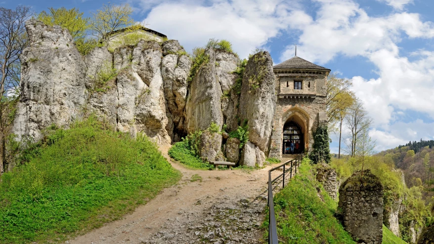 Zamek w Ojcowie gmina Skała2.jpg