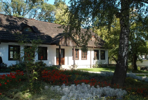 Dworek - dom rodzinny Hallerów w Jurczycach fot. ze strony www.jurczyce.pl