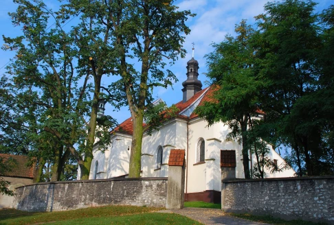 Kościół pw. św. Trójcy w Czernichowie, gmina Czernichów, fot. archiwum Starostwa Powiatowego w Krakowie.JPG